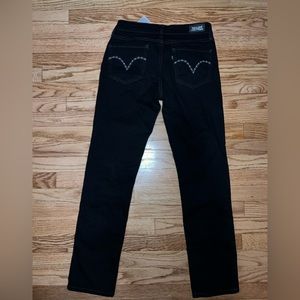 black mid rise levi jeans